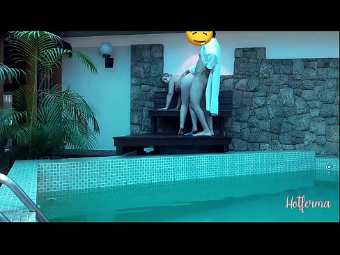 ❤️ 老板邀请女佣去泳池，却忍不住要来个热辣的 ☑ Hard porn️❤